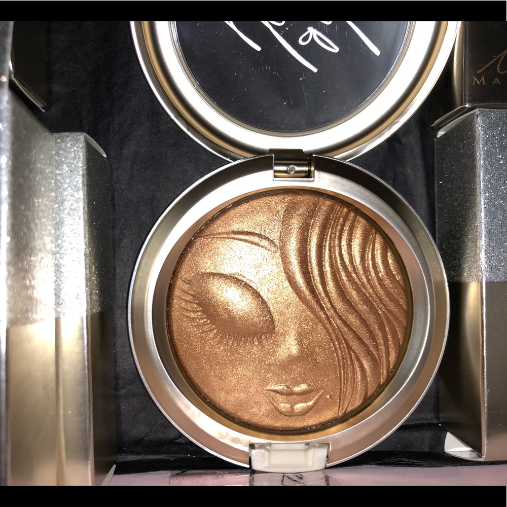 Mac cosmetics Mariah Carey Highlighter in My Mimi